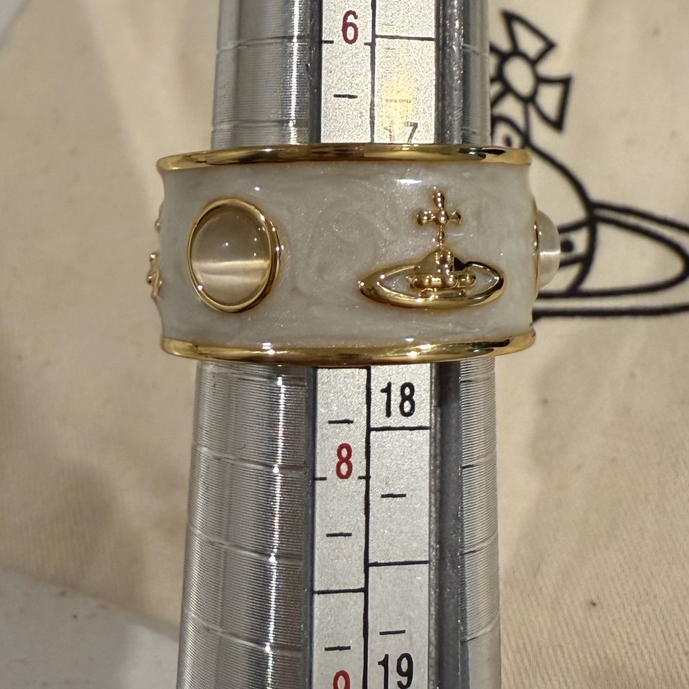 Vivienne Westwood King Ring in White Enamel - Picture 3 of 4